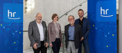 hr-Intendant Florian Hager mit den neu gewählten Gremien-Vorsitzenden: Harald Freiling, Vorsitzender des hr-Rundfunkrats, Miriam Dangel, stellvertretende Vorsitzende des hr-Rundfunkrats, Hejo Manderscheid, Vorsitzender des hr-Verwaltungsrats (v.r.)